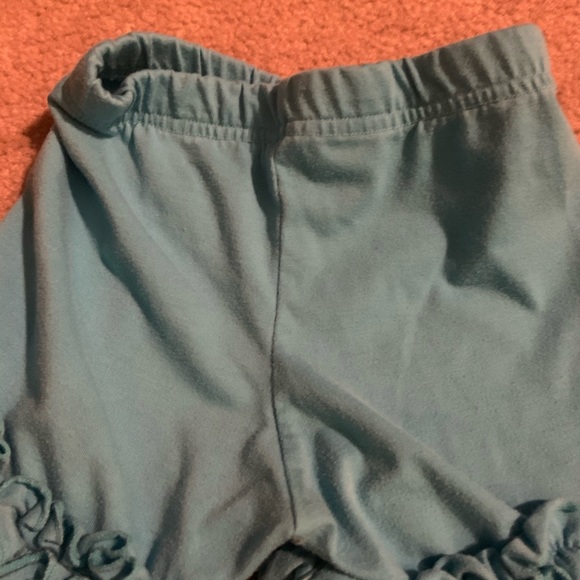 Girls Ruffle shorts - Picture 2 of 3